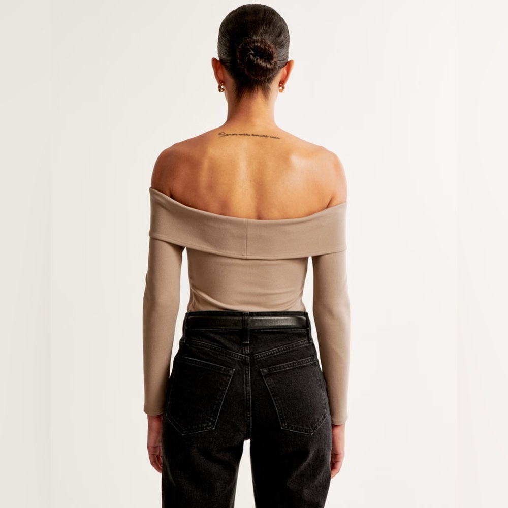 Long-Sleeve Off-The-Shoulder Top - Picture 4 of 5